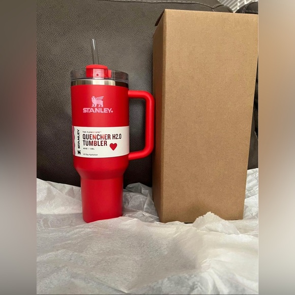 LIMITED EDITION Stanley Valentine Target Red 40oz Tumbler(STANLEY CUP ONLY) - Picture 7 of 9